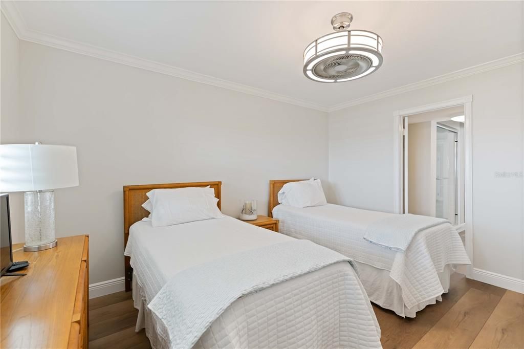 For Rent: $5,500 (4 beds, 2 baths, 1988 Square Feet)