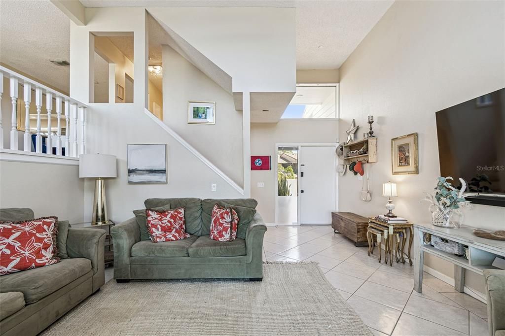 Activo con contrato: $455,000 (3 camas, 3 baños, 2030 Pies cuadrados)