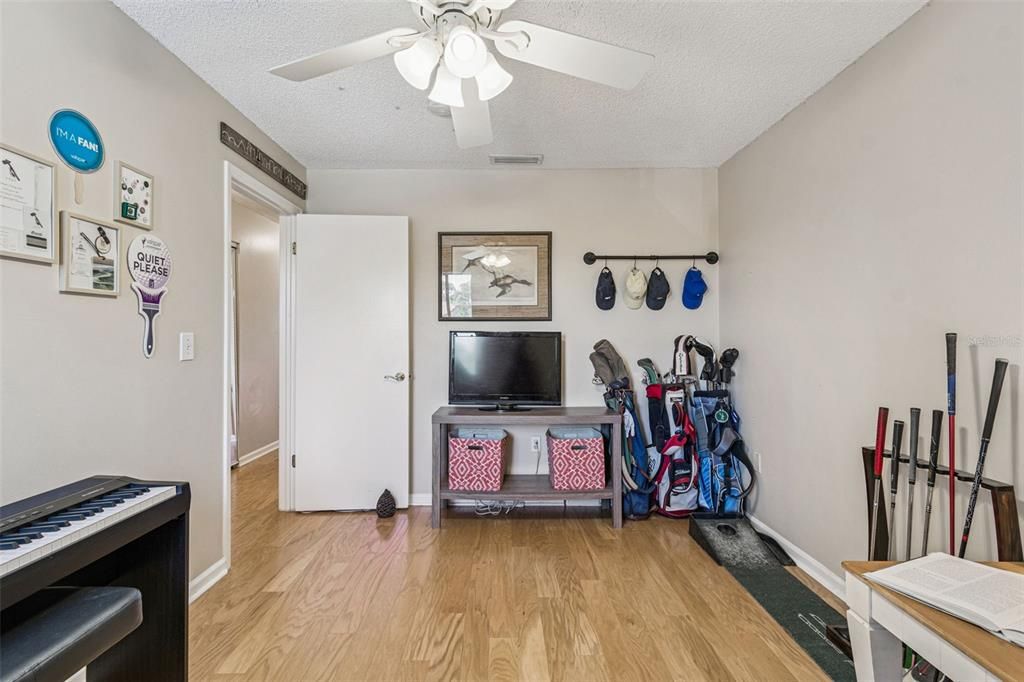 Activo con contrato: $455,000 (3 camas, 3 baños, 2030 Pies cuadrados)