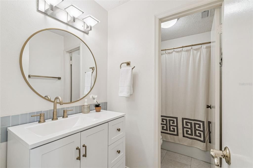 Activo con contrato: $455,000 (3 camas, 3 baños, 2030 Pies cuadrados)