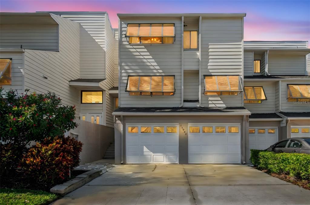 Activo con contrato: $455,000 (3 camas, 3 baños, 2030 Pies cuadrados)