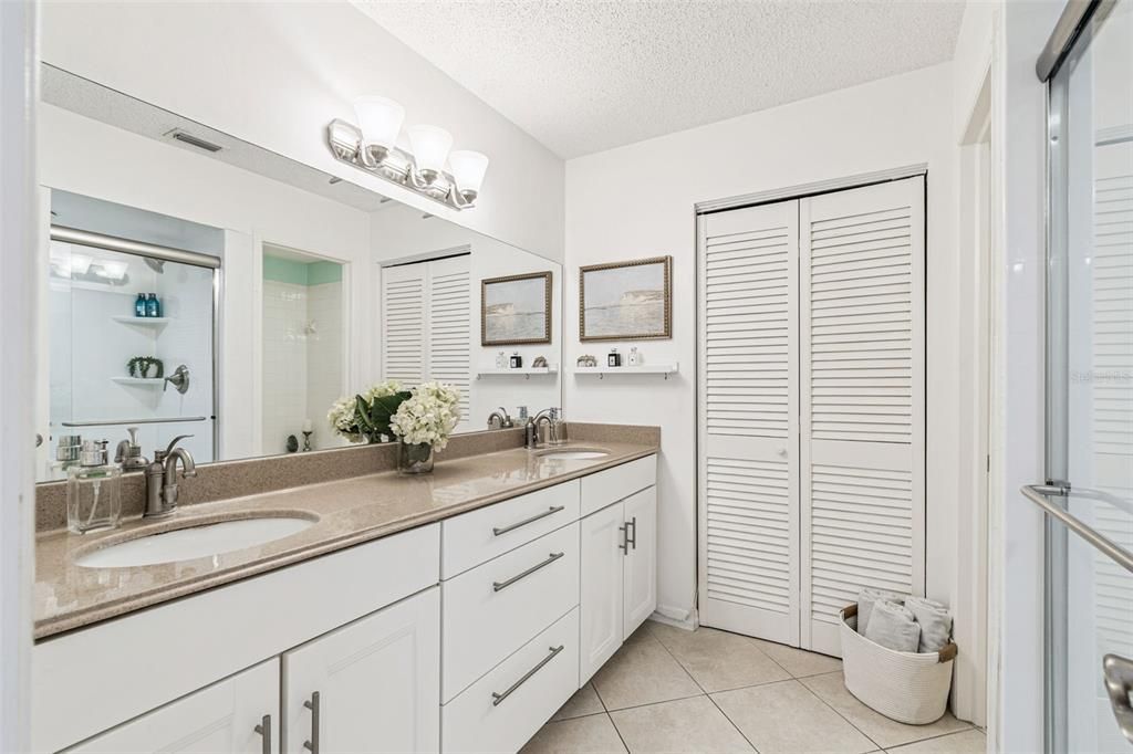 Activo con contrato: $455,000 (3 camas, 3 baños, 2030 Pies cuadrados)