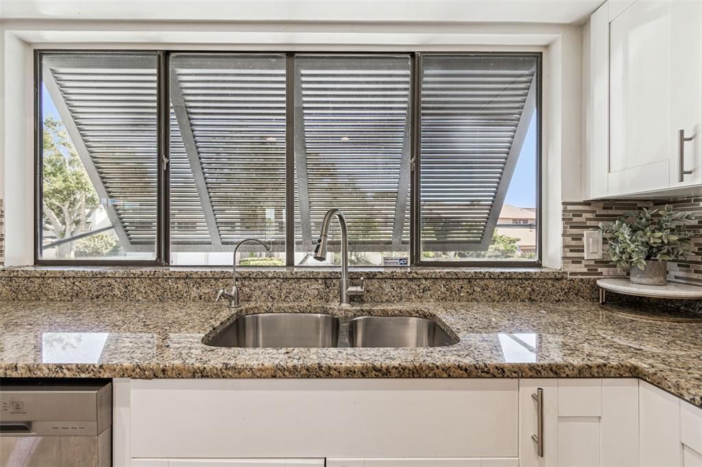 Activo con contrato: $455,000 (3 camas, 3 baños, 2030 Pies cuadrados)