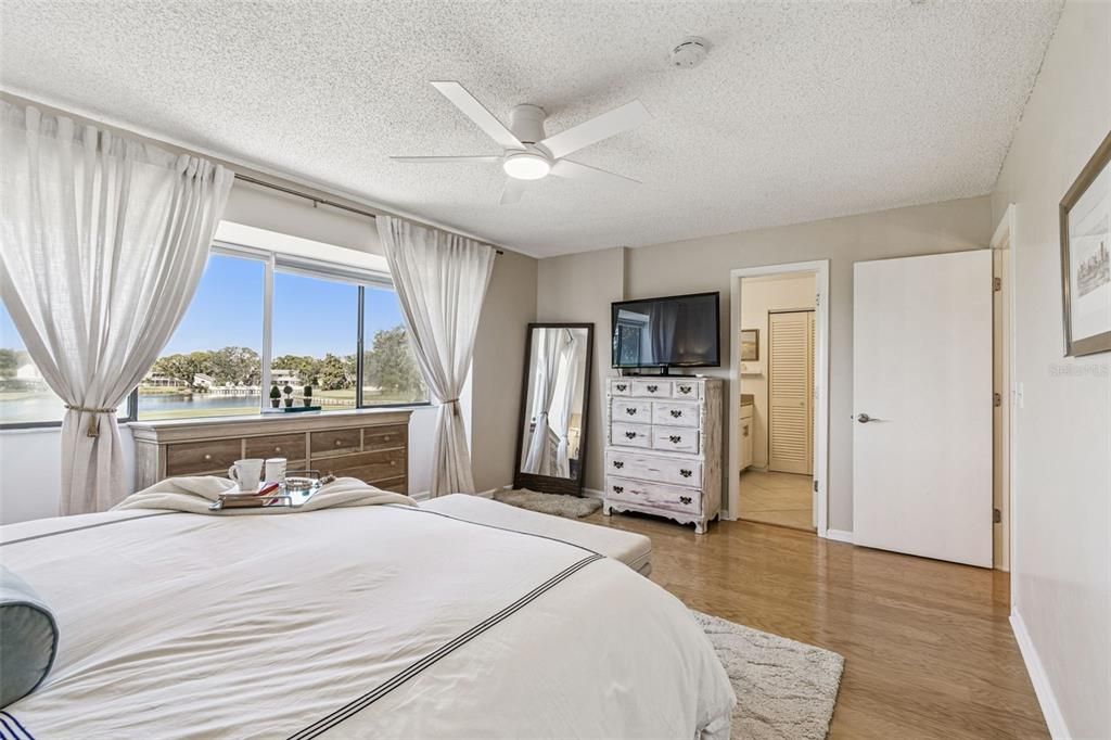 Activo con contrato: $455,000 (3 camas, 3 baños, 2030 Pies cuadrados)