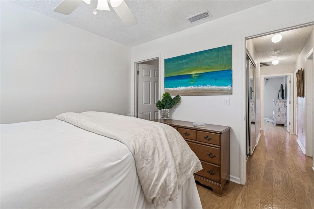 Activo con contrato: $455,000 (3 camas, 3 baños, 2030 Pies cuadrados)