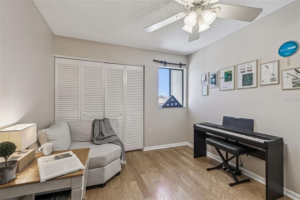 Activo con contrato: $455,000 (3 camas, 3 baños, 2030 Pies cuadrados)