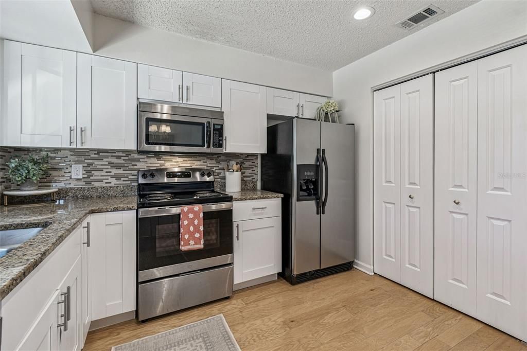 Activo con contrato: $455,000 (3 camas, 3 baños, 2030 Pies cuadrados)