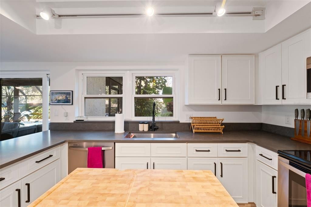 For Sale: $680,000 (4 beds, 3 baths, 2307 Square Feet)