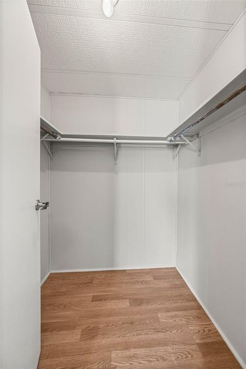 For Sale: $219,500 (2 beds, 2 baths, 1404 Square Feet)