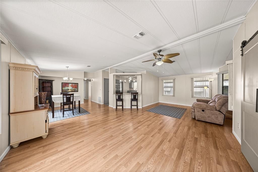 For Sale: $219,500 (2 beds, 2 baths, 1404 Square Feet)