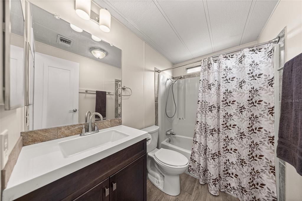 For Sale: $219,500 (2 beds, 2 baths, 1404 Square Feet)