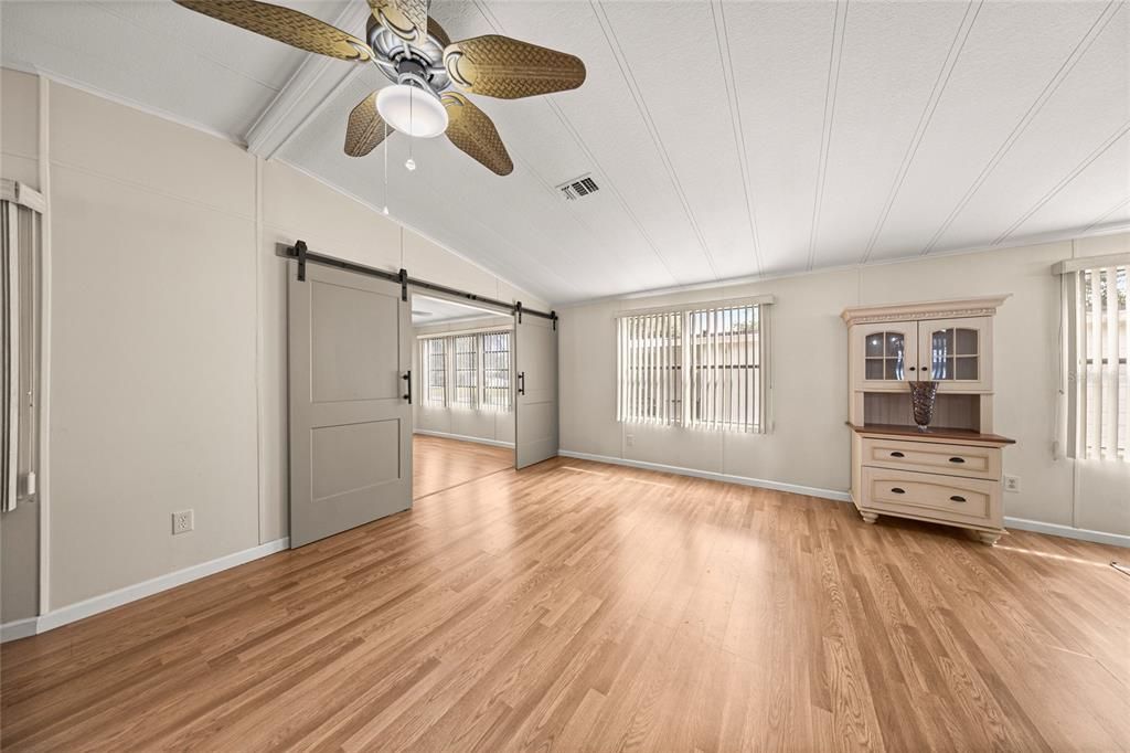 For Sale: $219,500 (2 beds, 2 baths, 1404 Square Feet)