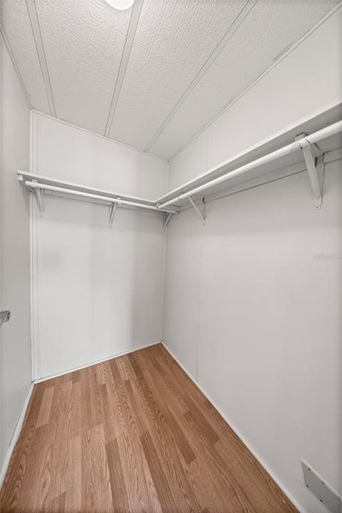 For Sale: $219,500 (2 beds, 2 baths, 1404 Square Feet)