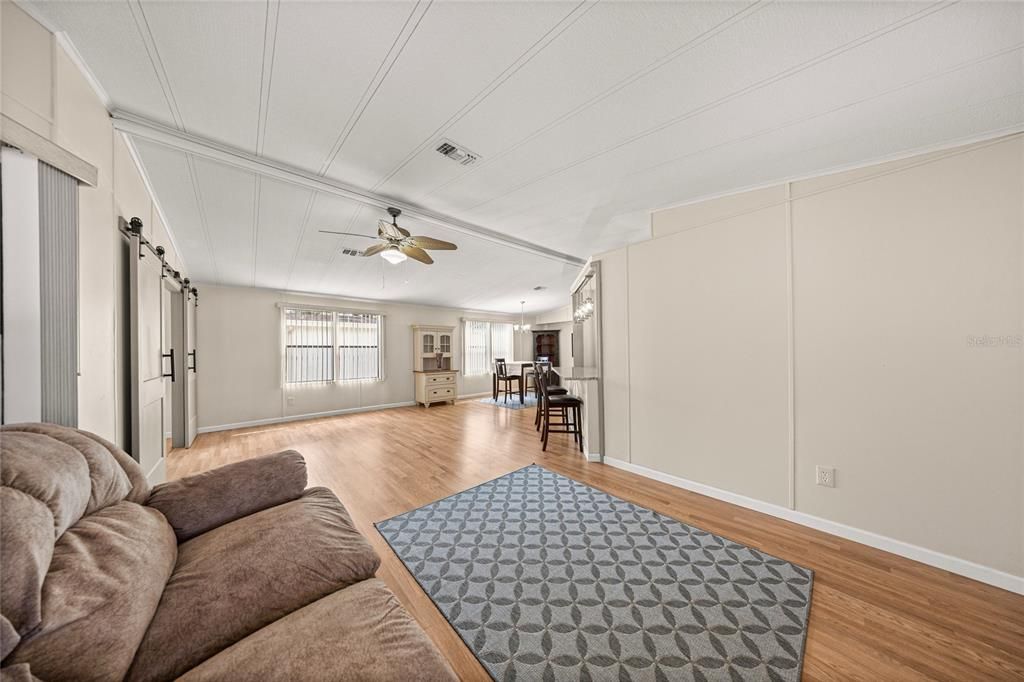 For Sale: $219,500 (2 beds, 2 baths, 1404 Square Feet)