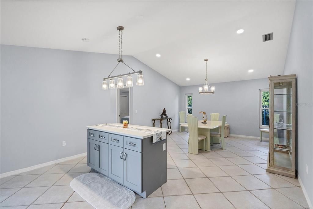 待售: $589,000 (3 贝兹, 2 浴室, 2527 平方英尺)