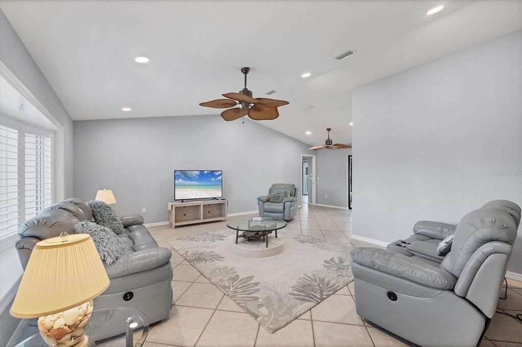 待售: $589,000 (3 贝兹, 2 浴室, 2527 平方英尺)