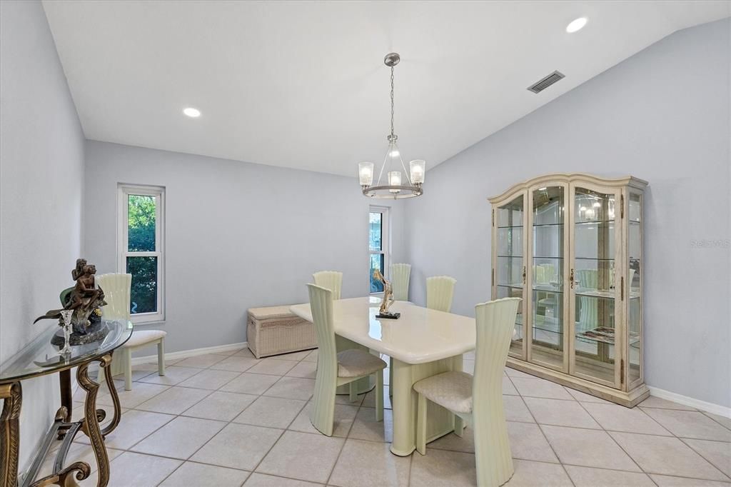 待售: $589,000 (3 贝兹, 2 浴室, 2527 平方英尺)