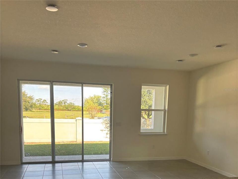 For Rent: $2,300 (3 beds, 2 baths, 1670 Square Feet)