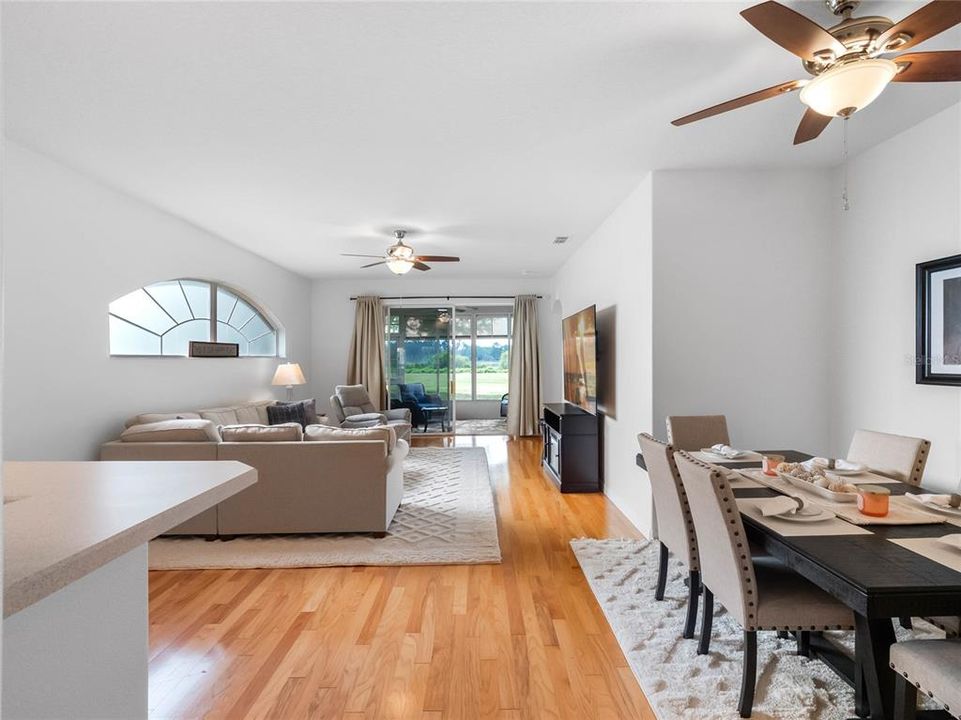 Под контрактом: $299,000 (3 спален, 2 ванн, 1647 Квадратных фут)