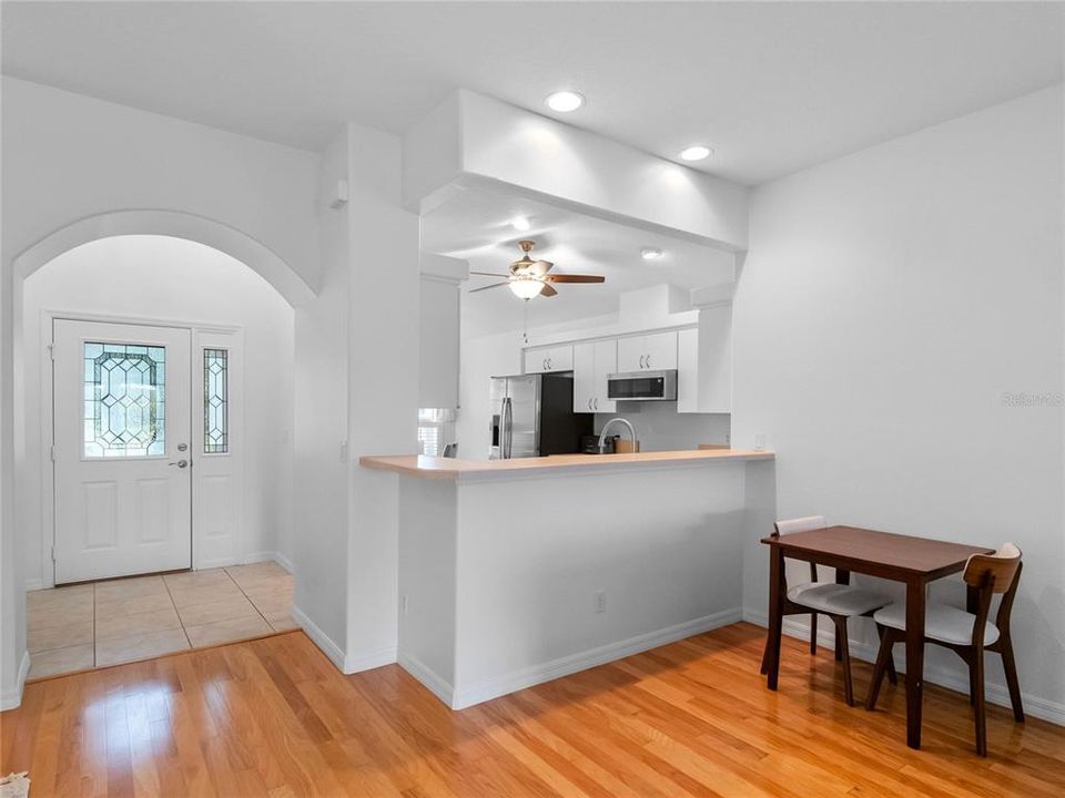 Под контрактом: $299,000 (3 спален, 2 ванн, 1647 Квадратных фут)