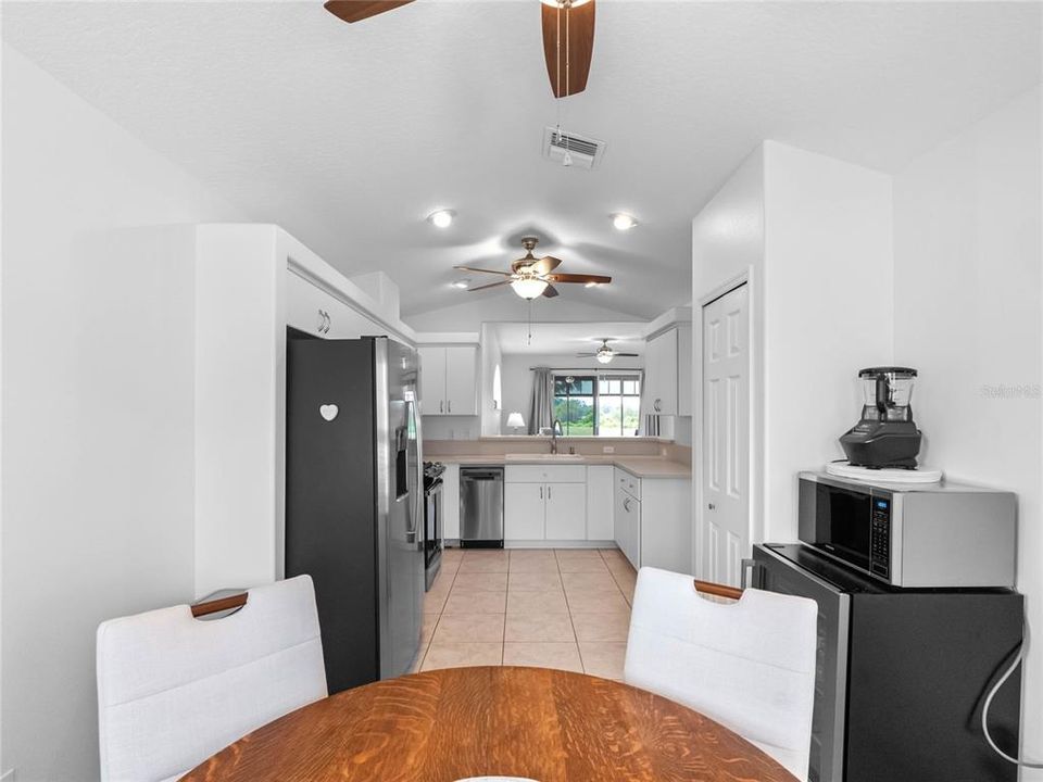 Под контрактом: $299,000 (3 спален, 2 ванн, 1647 Квадратных фут)