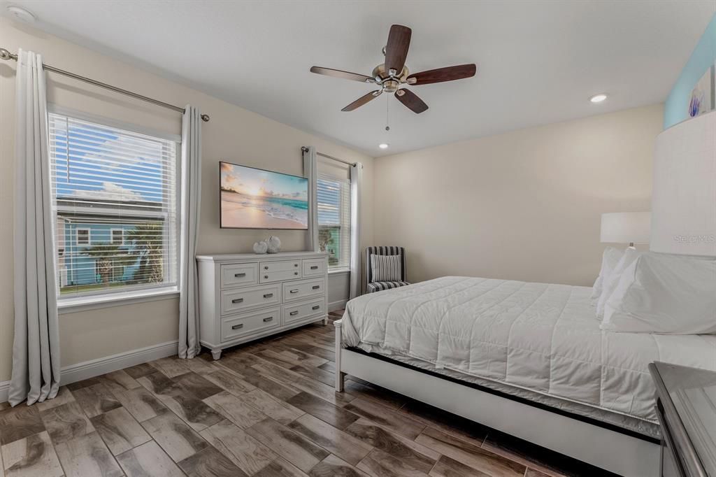 For Sale: $445,000 (4 beds, 3 baths, 1719 Square Feet)