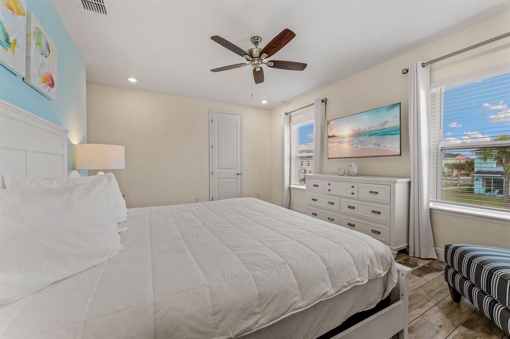 For Sale: $445,000 (4 beds, 3 baths, 1719 Square Feet)