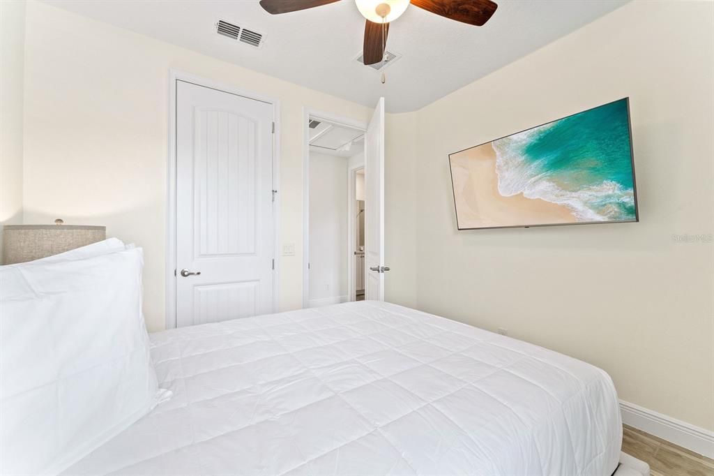 For Sale: $445,000 (4 beds, 3 baths, 1719 Square Feet)