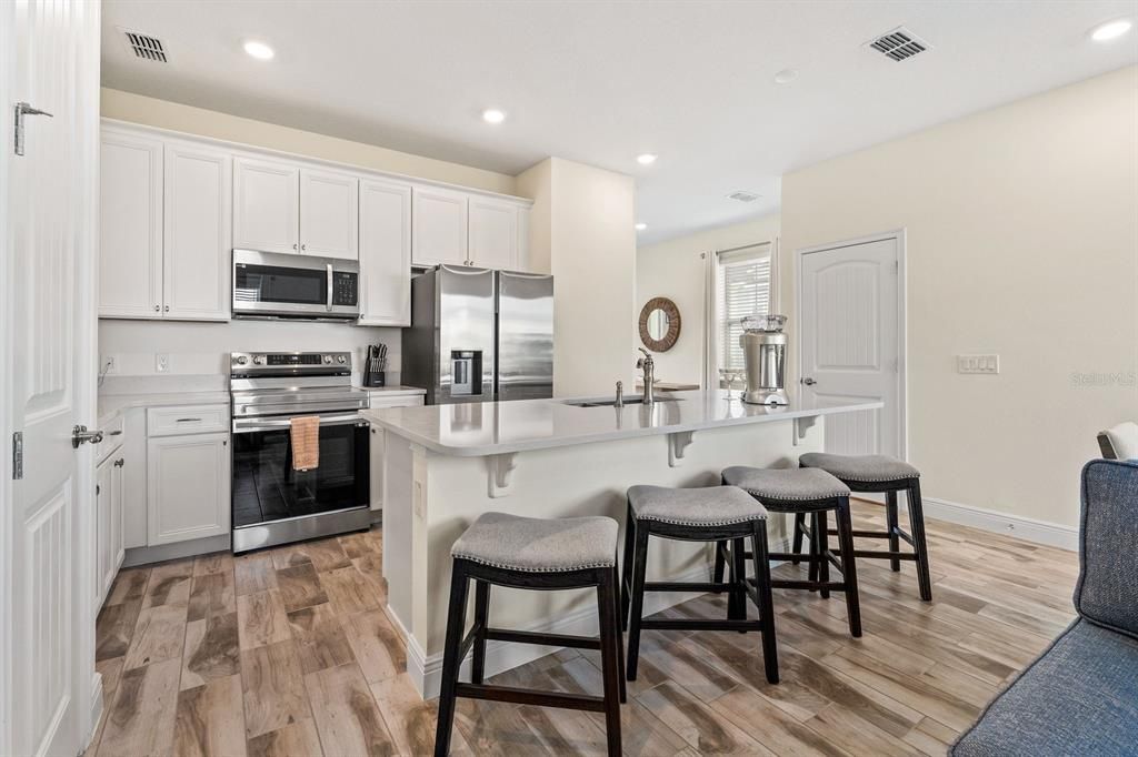 For Sale: $445,000 (4 beds, 3 baths, 1719 Square Feet)