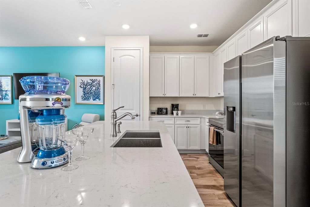 For Sale: $445,000 (4 beds, 3 baths, 1719 Square Feet)