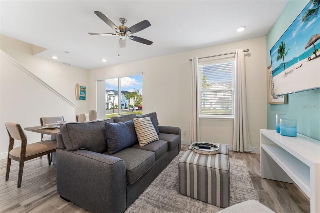 For Sale: $445,000 (4 beds, 3 baths, 1719 Square Feet)