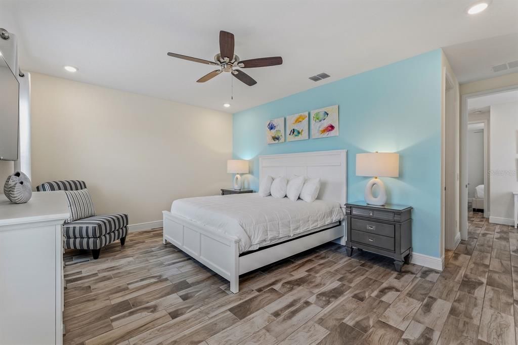 For Sale: $445,000 (4 beds, 3 baths, 1719 Square Feet)