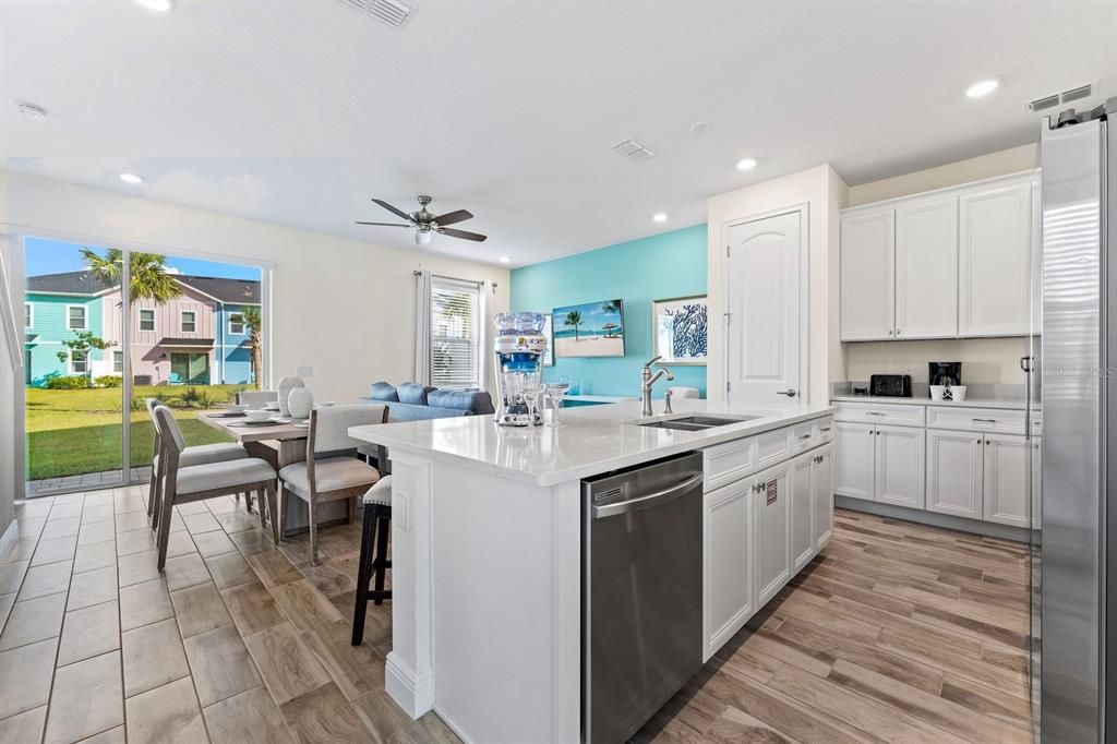 For Sale: $445,000 (4 beds, 3 baths, 1719 Square Feet)