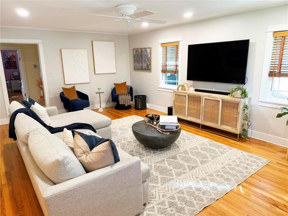 En Venta: $799,999 (4 camas, 2 baños, 1860 Pies cuadrados)