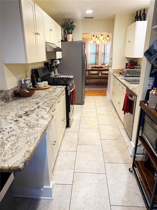 En Venta: $799,999 (4 camas, 2 baños, 1860 Pies cuadrados)