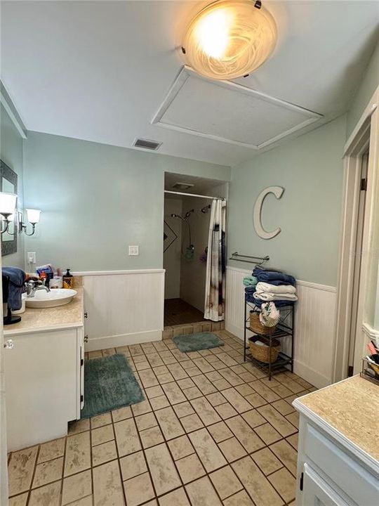 En Venta: $799,999 (4 camas, 2 baños, 1860 Pies cuadrados)