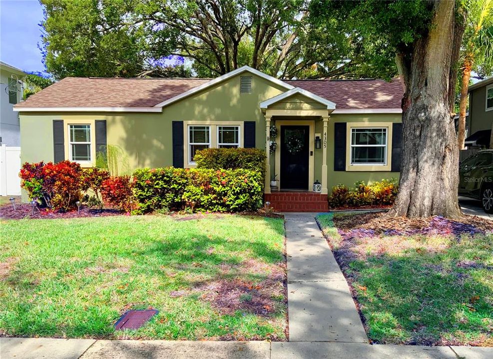 En Venta: $799,999 (4 camas, 2 baños, 1860 Pies cuadrados)