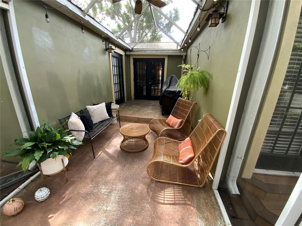 En Venta: $799,999 (4 camas, 2 baños, 1860 Pies cuadrados)