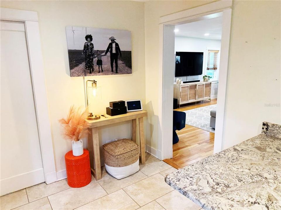 En Venta: $799,999 (4 camas, 2 baños, 1860 Pies cuadrados)