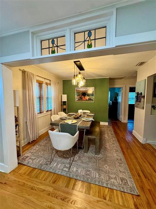 En Venta: $799,999 (4 camas, 2 baños, 1860 Pies cuadrados)