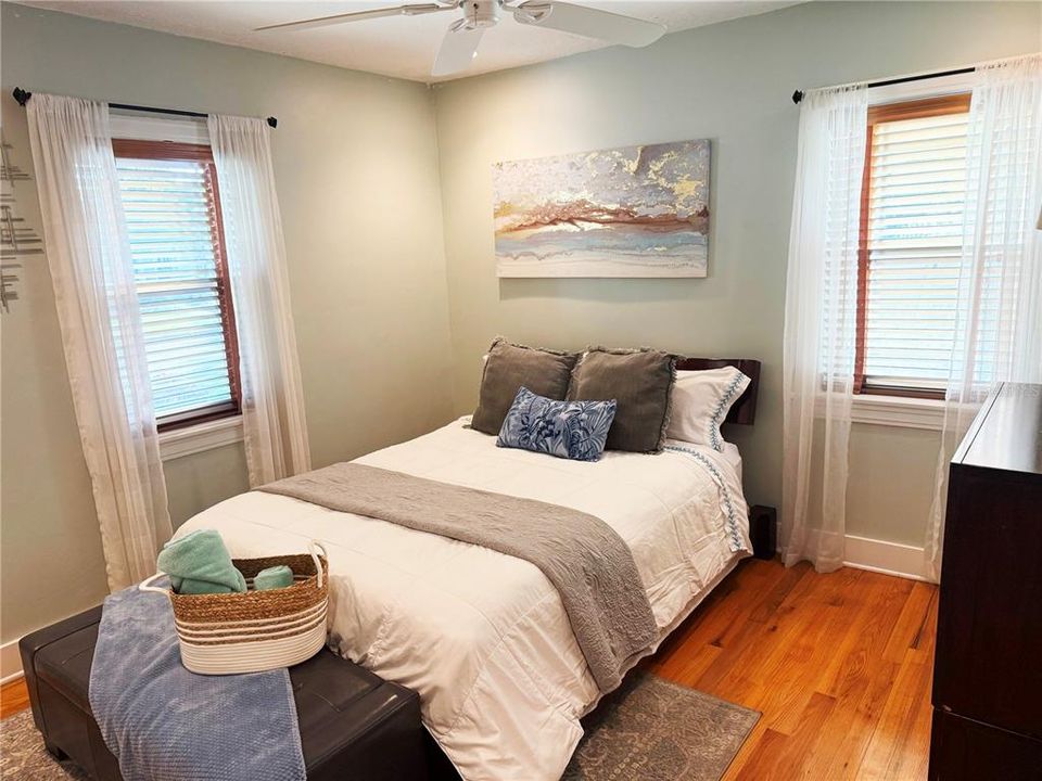 En Venta: $799,999 (4 camas, 2 baños, 1860 Pies cuadrados)