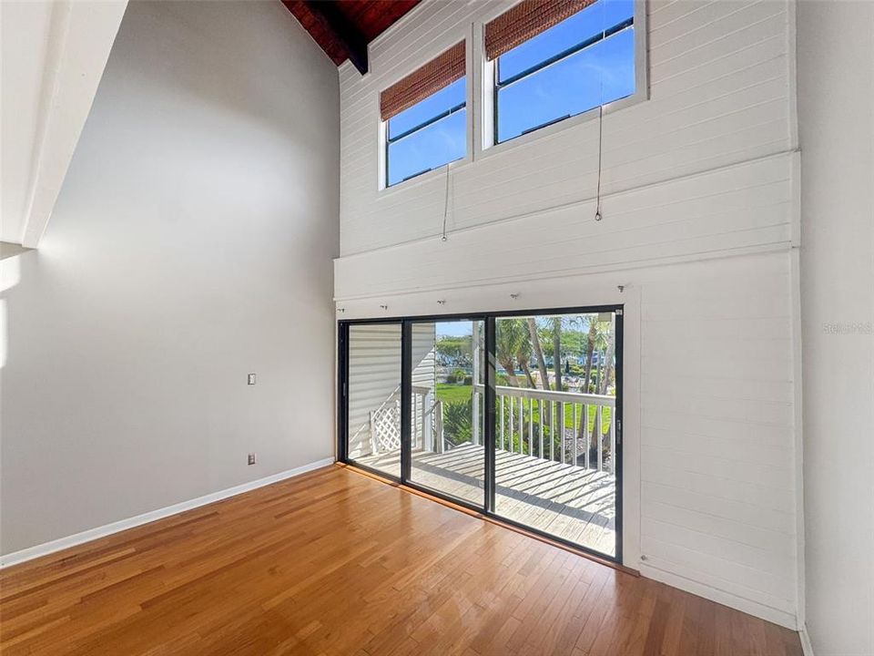 На продажу: $599,000 (2 спален, 2 ванн, 1375 Квадратных фут)