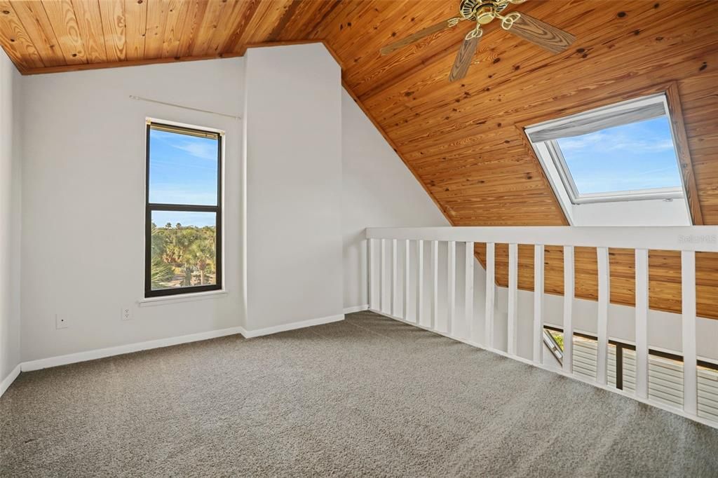 На продажу: $599,000 (2 спален, 2 ванн, 1375 Квадратных фут)