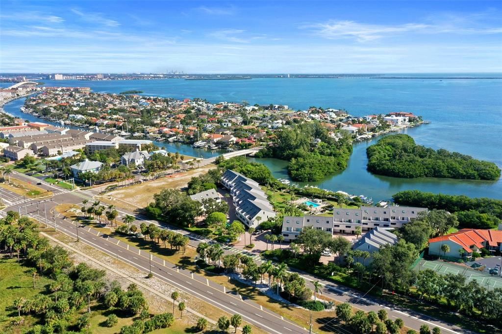 На продажу: $599,000 (2 спален, 2 ванн, 1375 Квадратных фут)