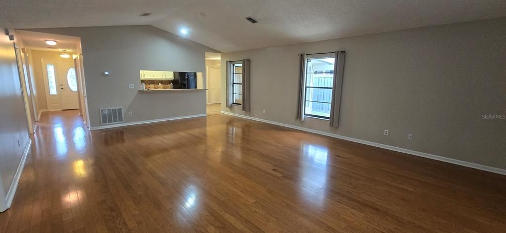 For Rent: $1,600 (2 beds, 2 baths, 1554 Square Feet)