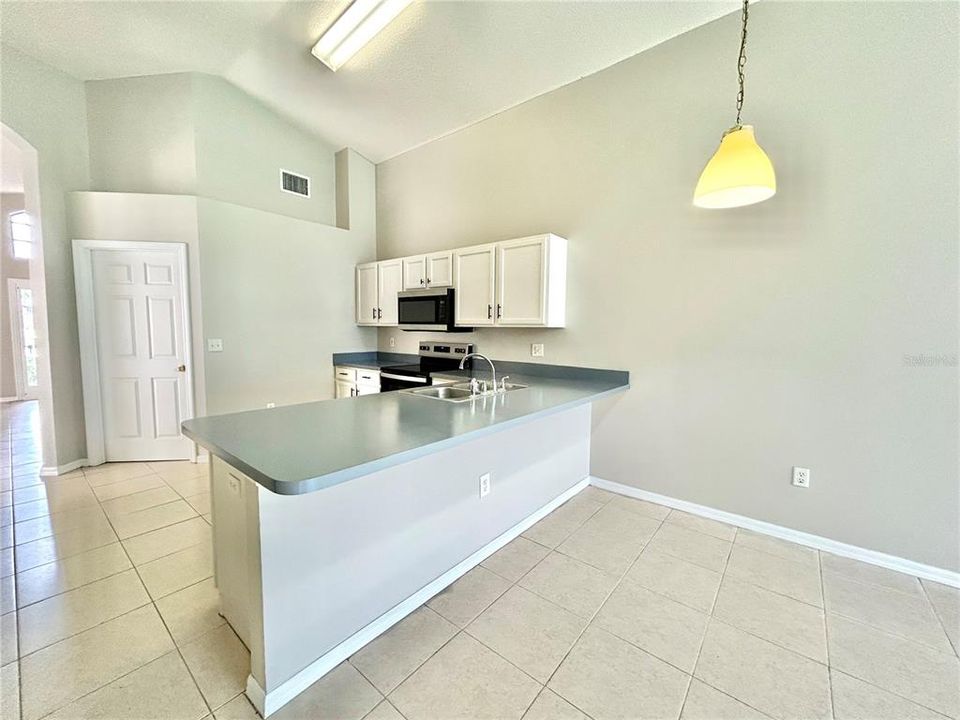 For Rent: $2,200 (4 beds, 2 baths, 1920 Square Feet)