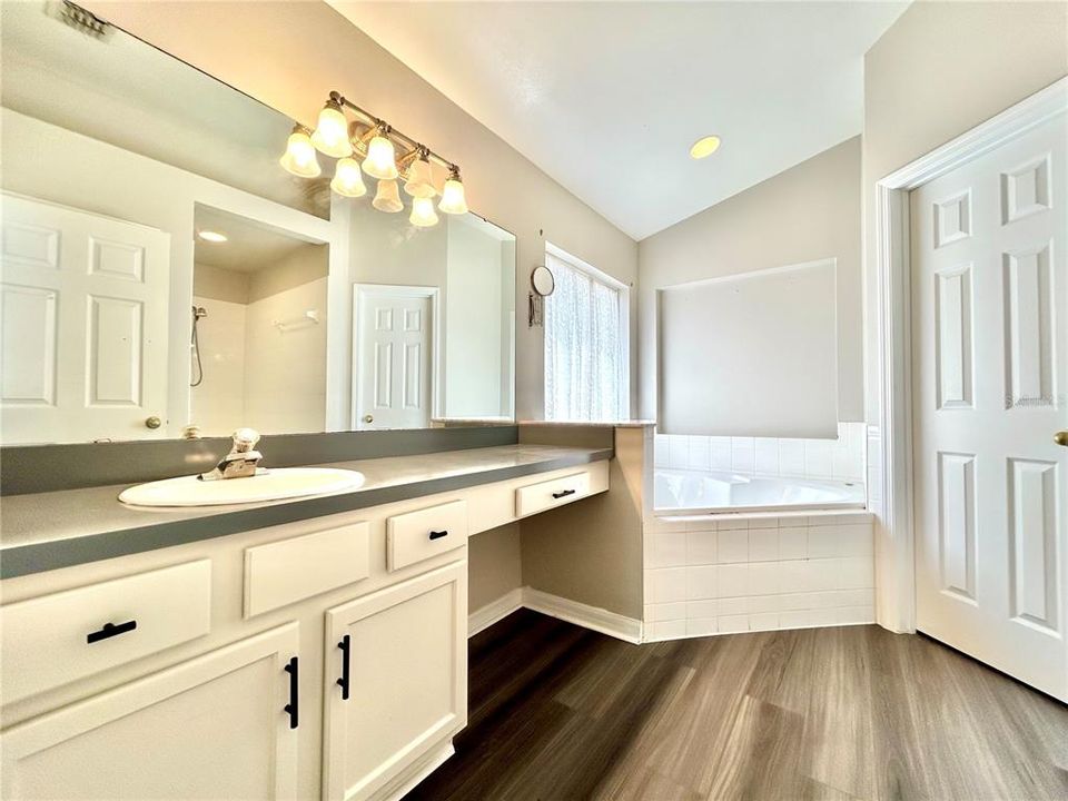 For Rent: $2,200 (4 beds, 2 baths, 1920 Square Feet)