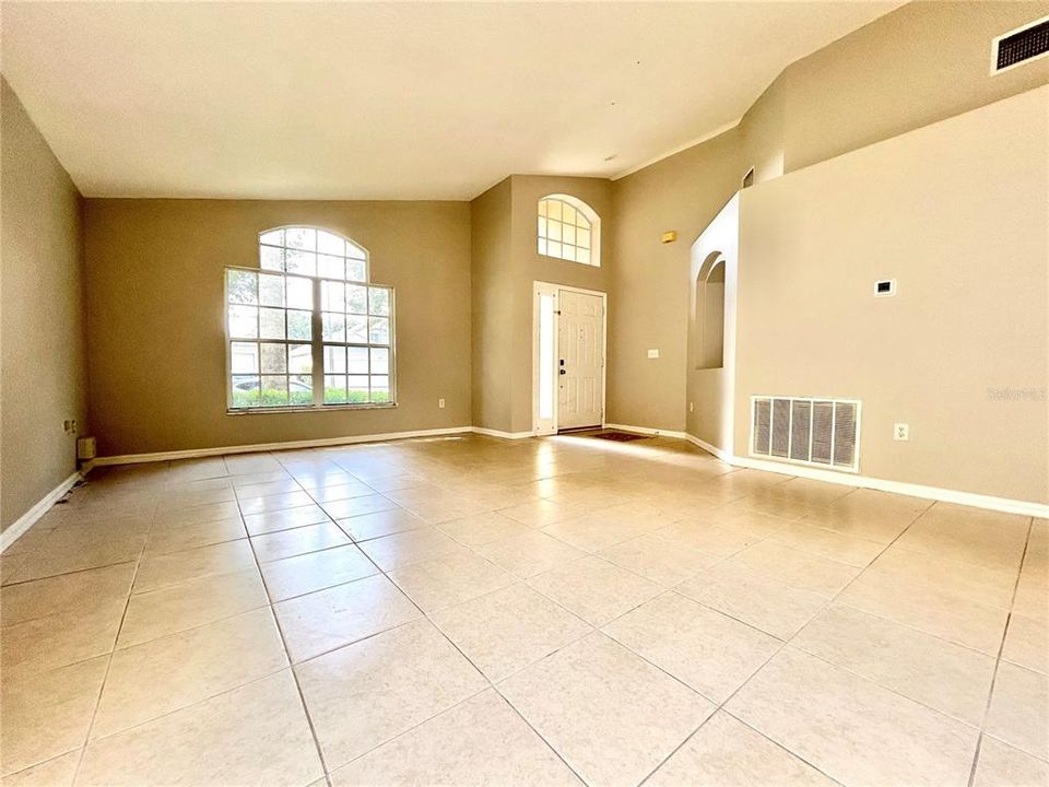 For Rent: $2,200 (4 beds, 2 baths, 1920 Square Feet)