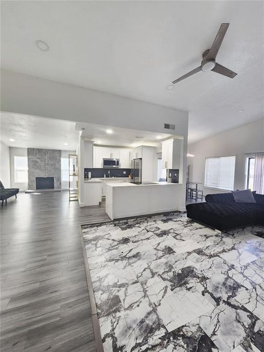 出租: $2,500 (4 贝兹, 2 浴室, 1732 平方英尺)