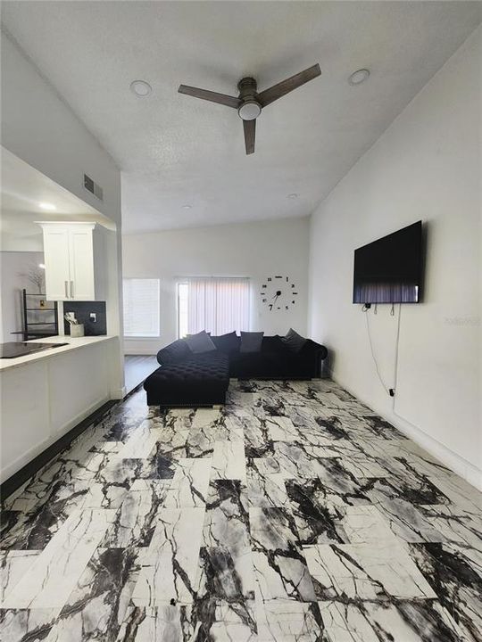 出租: $2,500 (4 贝兹, 2 浴室, 1732 平方英尺)